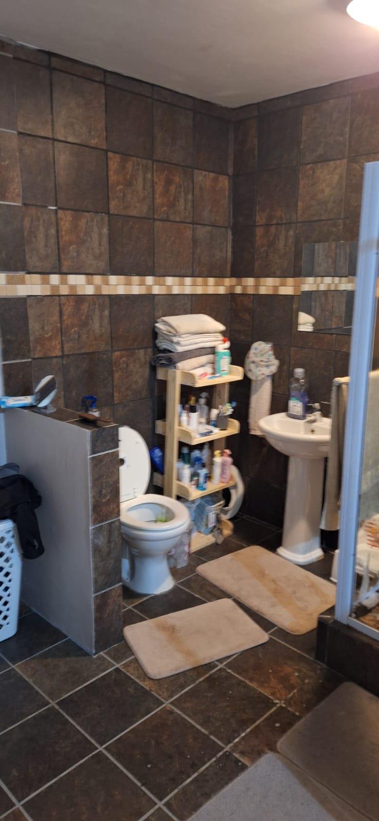 To Let 1 Bedroom Property for Rent in Wavecrest Eastern Cape
